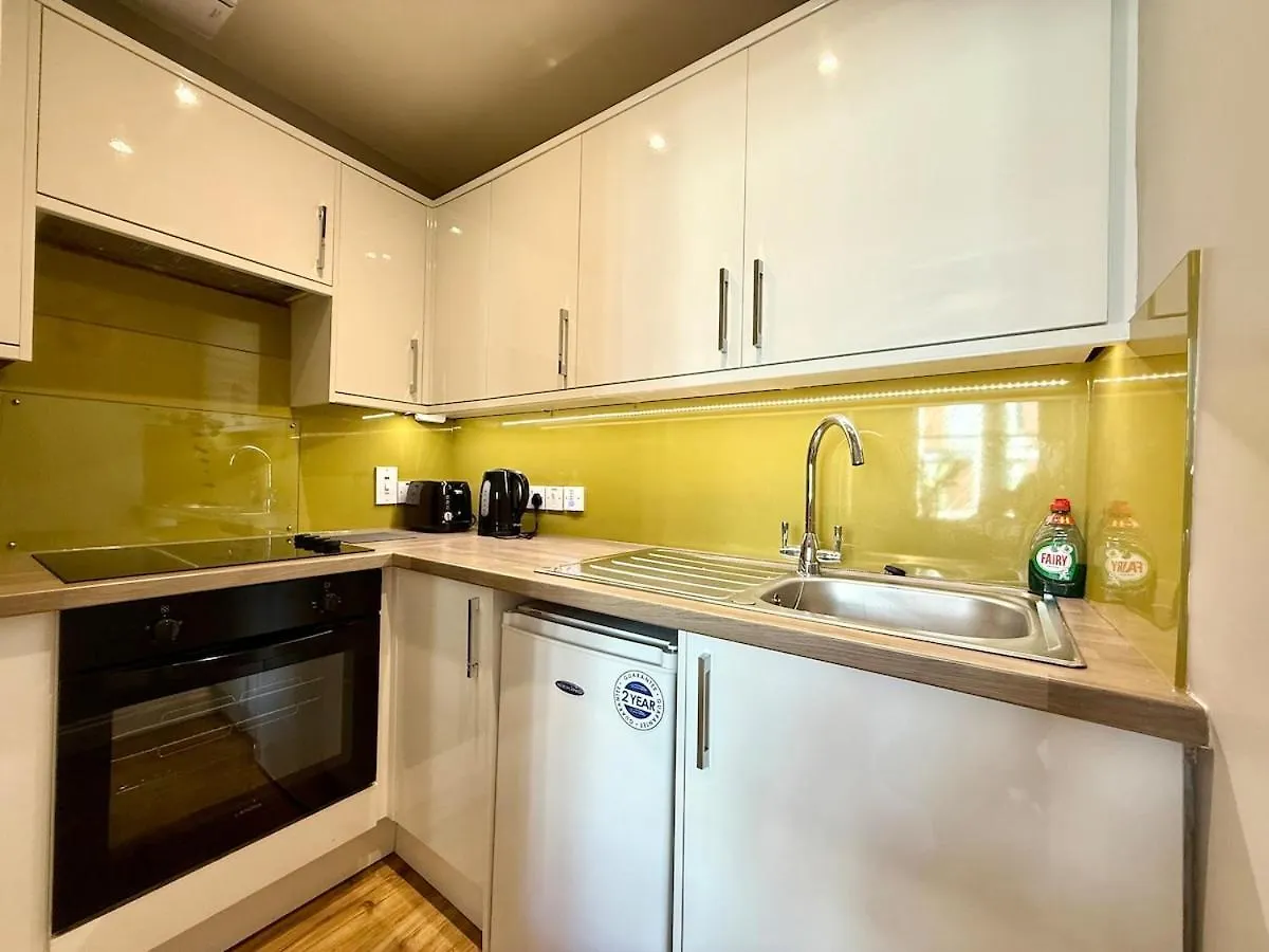 Old Town & Meadows Central Nest Edinburgh 0*,