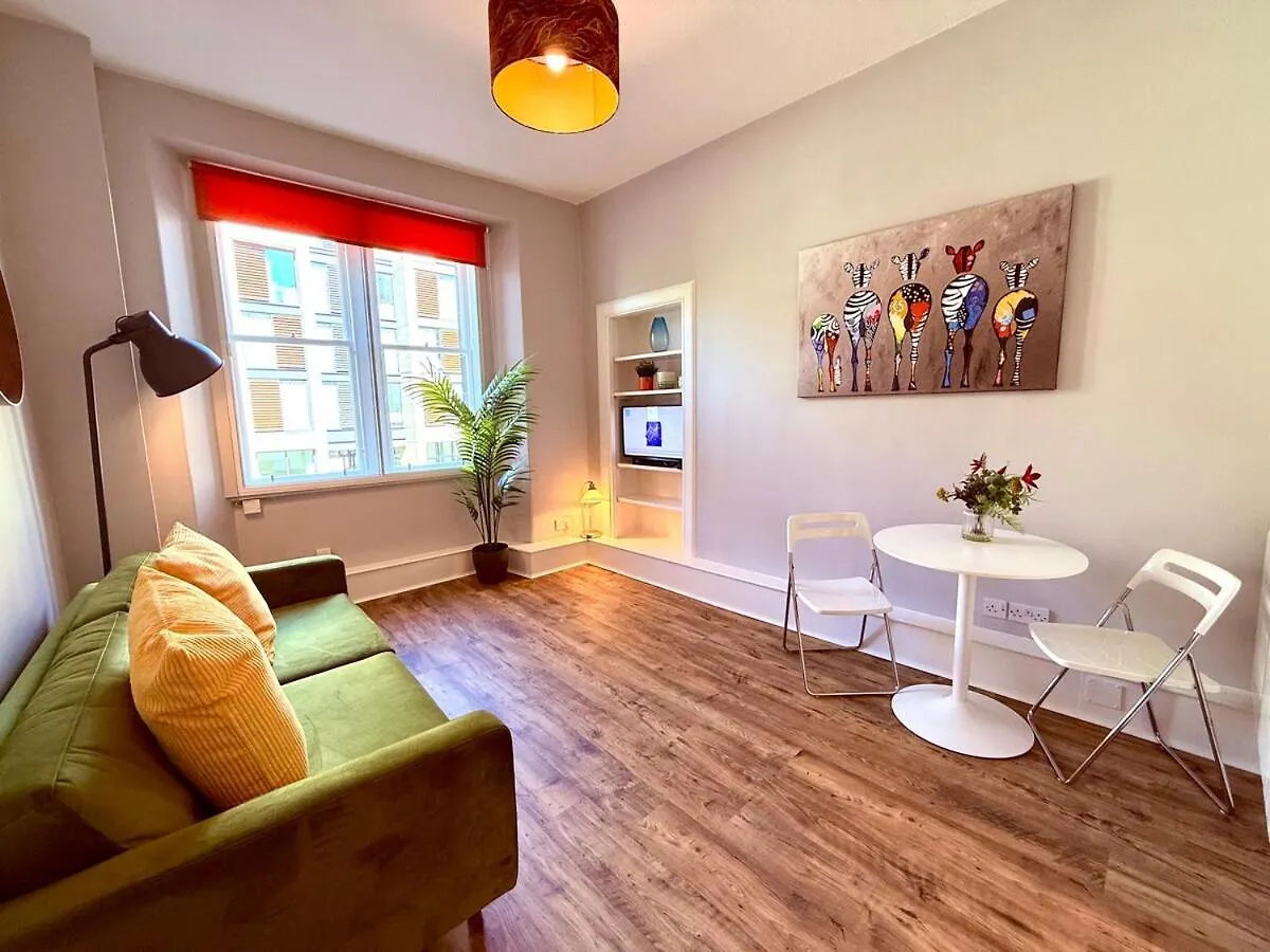 Old Town & Meadows Central Nest Edinburgh